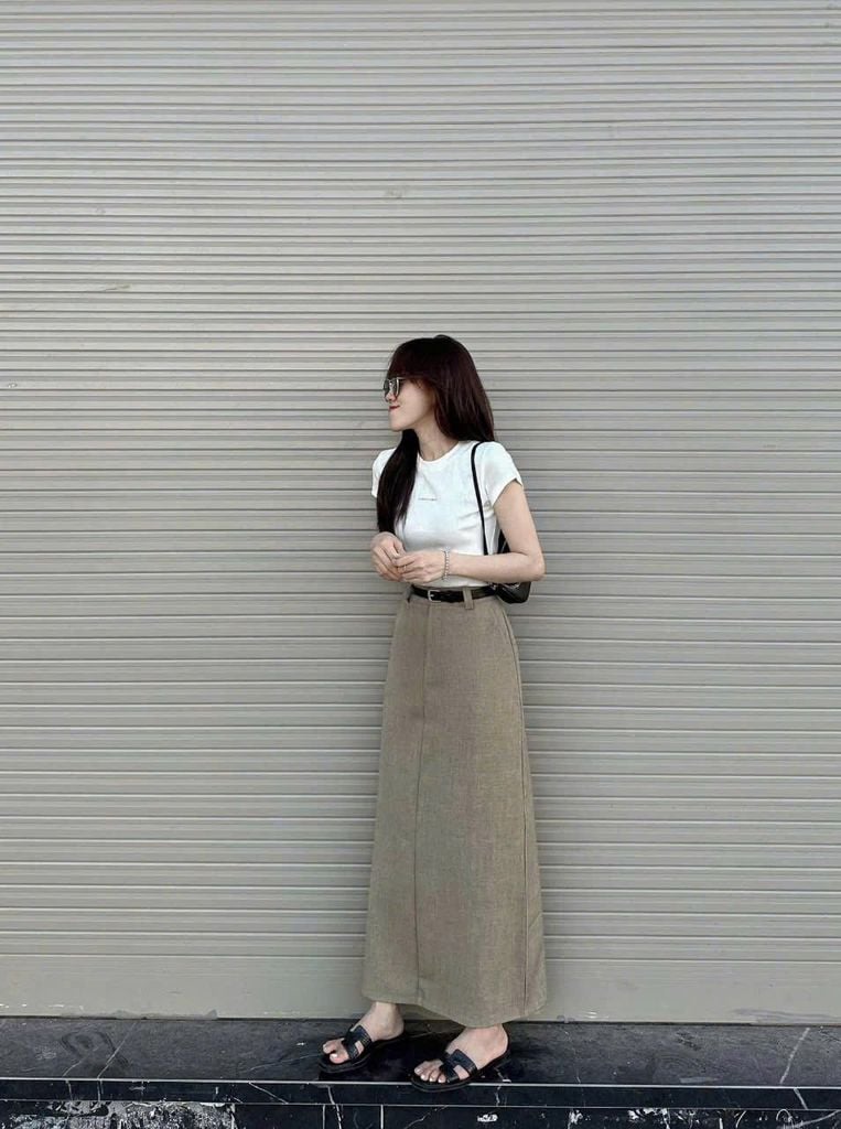 TB7975-Chân váy dài +nịt Kem