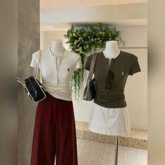 VRA0525-Áo thun body thêu ngựa phối nút Trắng (áo lẻ)