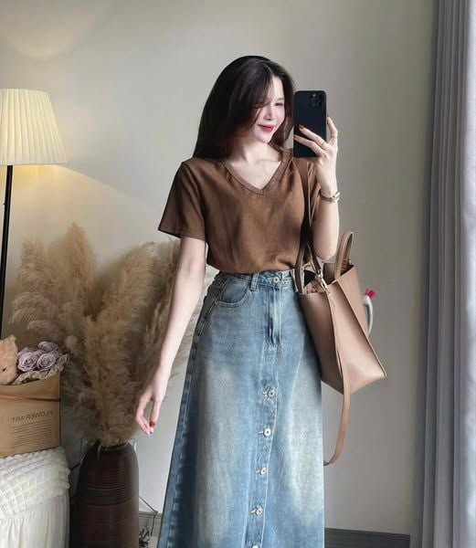 VGU9920-Set basic áo thun cổ tim nâu, CV Jean dài phối nút