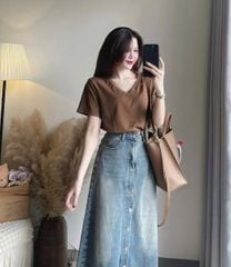VGU9920-Set basic áo thun cổ tim nâu, CV Jean dài phối nút
