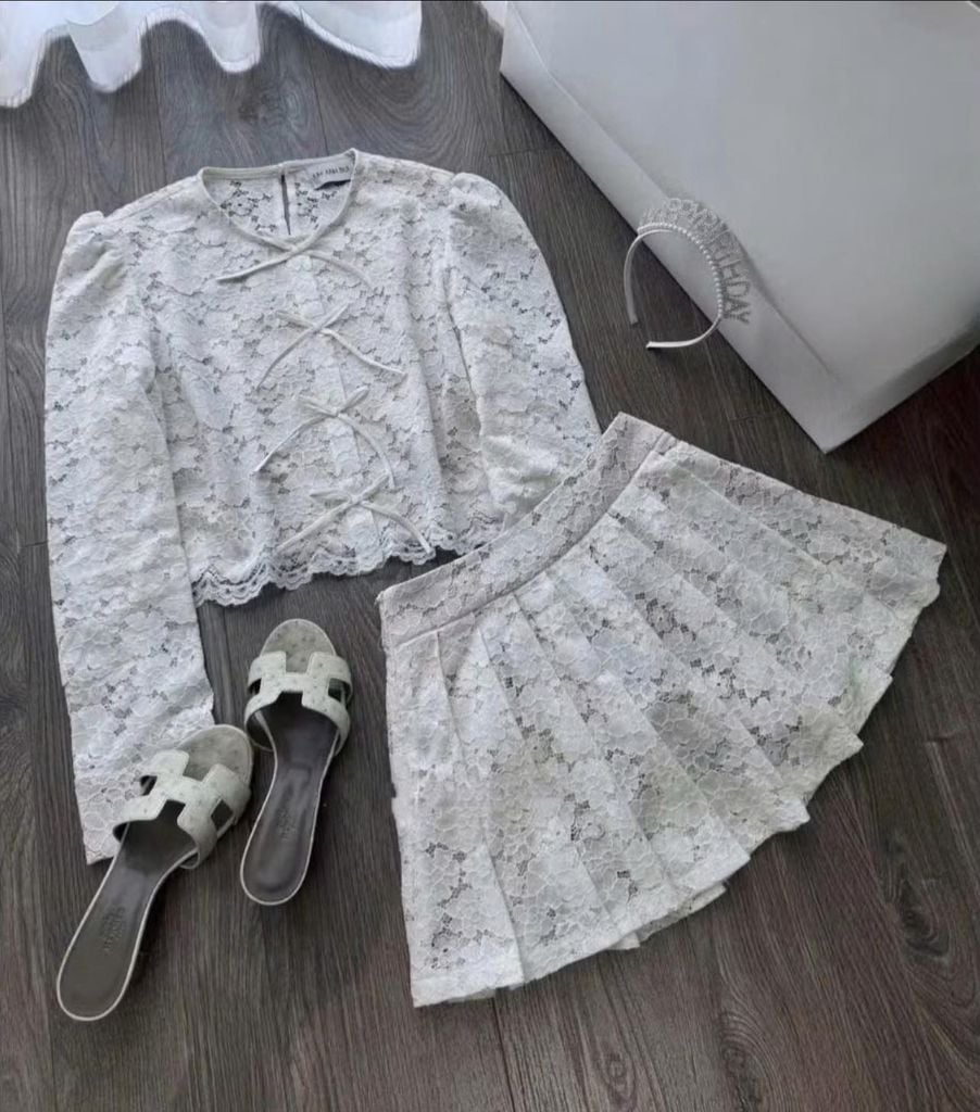 VRA0536 SET ÁO REN HOA ĐÍNH NƠ, CV XẾP LI