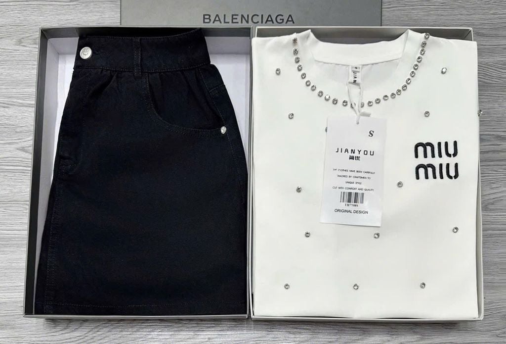 TB7708-Set áo thêu chữ đính đá, CV ngắn Đen (áo Trắng)