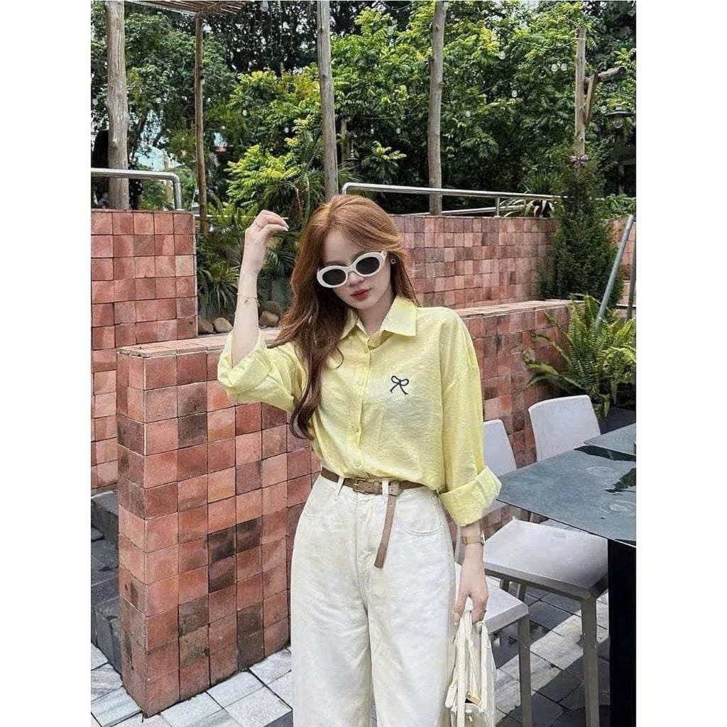KS0552-Set áo sơ mi vàng thêu nơ, quần jean trắng CC+nịt