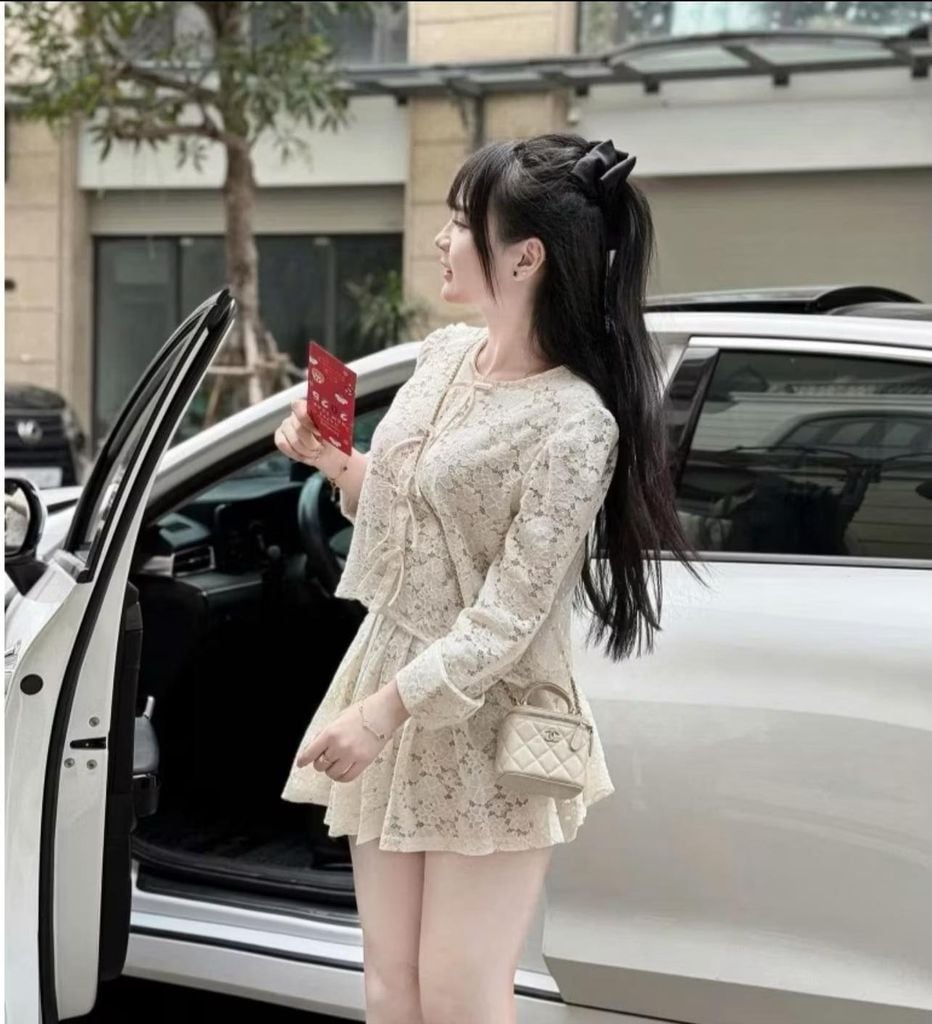 VRA0536 SET ÁO REN HOA ĐÍNH NƠ, CV XẾP LI