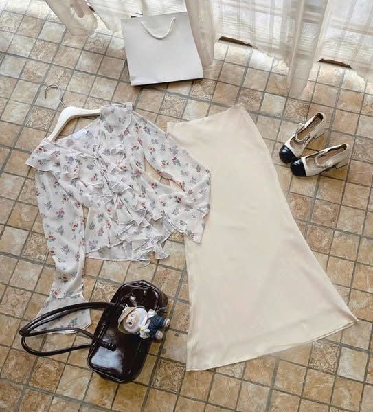 VGU9981-Set TK áo kiểu tay loe, CV dài