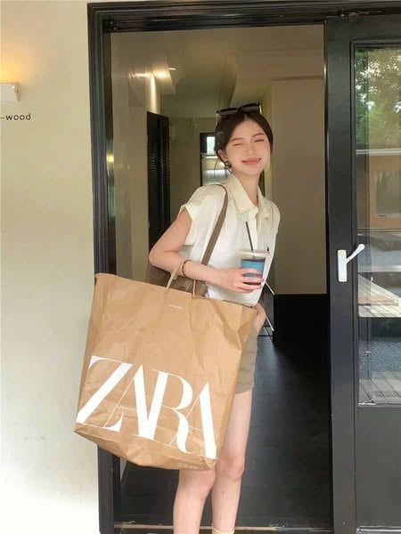 KS0611-Set basic áo sơ mi thêu ngựa kem, quần short jean Nâu