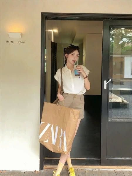 KS0611-Set basic áo sơ mi thêu ngựa kem, quần short jean Nâu