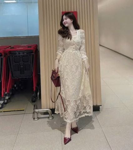 VGU0058- Đầm ren thêu tay dài Kem