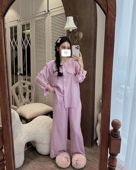 TQ4146-Set sọc áo cổ bèo thêu chữ, quần dài Tím