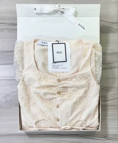 VGU0058- Đầm ren thêu tay dài Kem