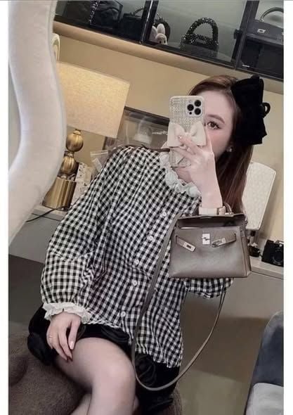KS0610-Áo sơ mi caro cổ viền ren đính hoa (áo lẻ)