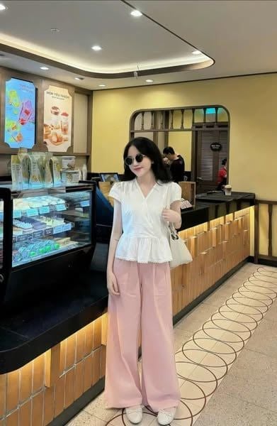 VGU0059-Set áo trắng cổ V viền ren, quần dài Hồng