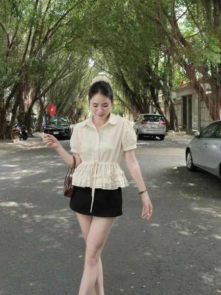 KS0609-Set áo sơ mi cổ sen nhúng bèo, quần giả váy Đen