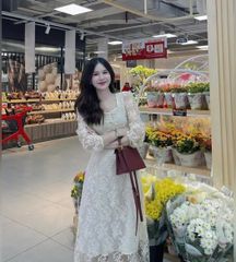 VGU0058- Đầm ren thêu tay dài Kem