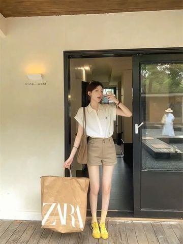 KS0611-Set basic áo sơ mi thêu ngựa kem, quần short jean Nâu