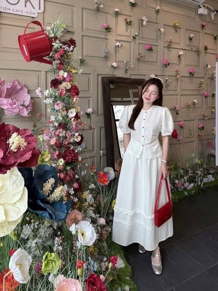 KS0619-Set áo nhúng ly eo, CV dài phối bèo Kem