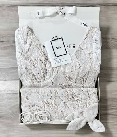VGU0061-Đầm ren cổ V eo đính hoa Kem