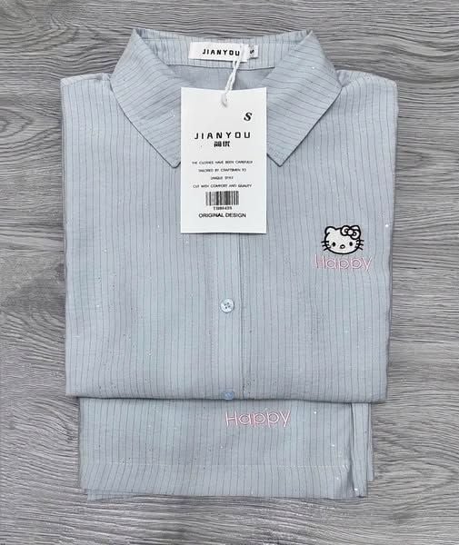 TB8043-Set áo sơ mi thêu kitty, quần short sọc Xanh (2 món)