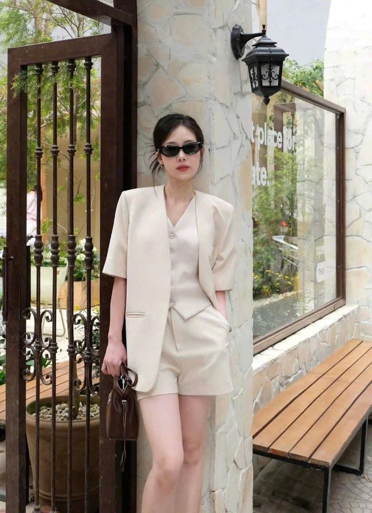 TB7973 SET GILE QUẦN SHORT KÈM KHOÁC VEST (KEM)
