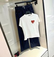 TB8139-Set áo thun trắng in tim, quần jean CC