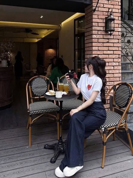 TB8139-Set áo thun trắng in tim, quần jean CC