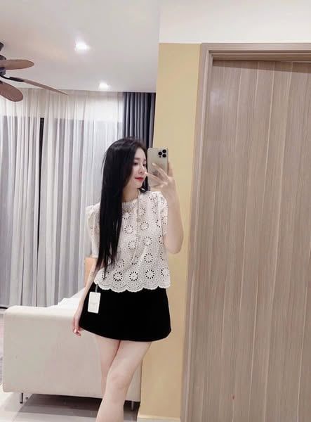 TQ4202-Set áo thêu hoa lỗ, CV ngắn Đen