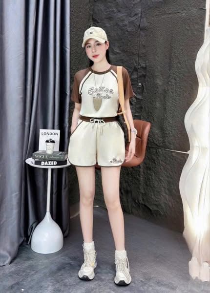 VGU0152-Set áo phối tay+quần short thêu chữ Kem