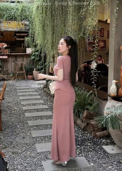 KS0683-Set thun áo body cổ V đính nút, Cv dài Đen