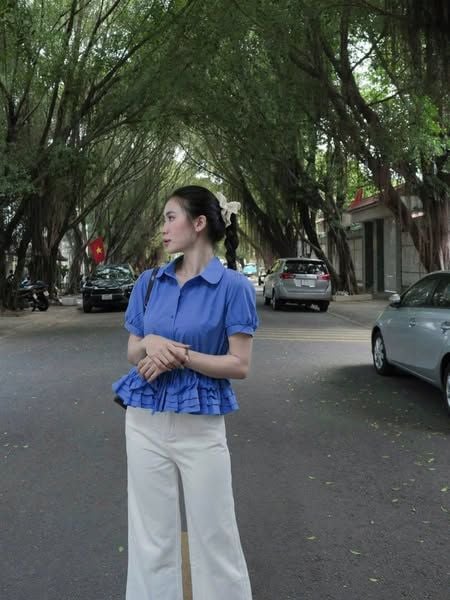 KS0656-Set áo sơmi cổ sen lai nhúng bèo, quần jean Trắng