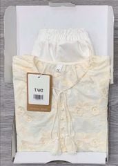 KS0677-Set áo thêu hoa nổi đính nút ngọc, quần short Kem