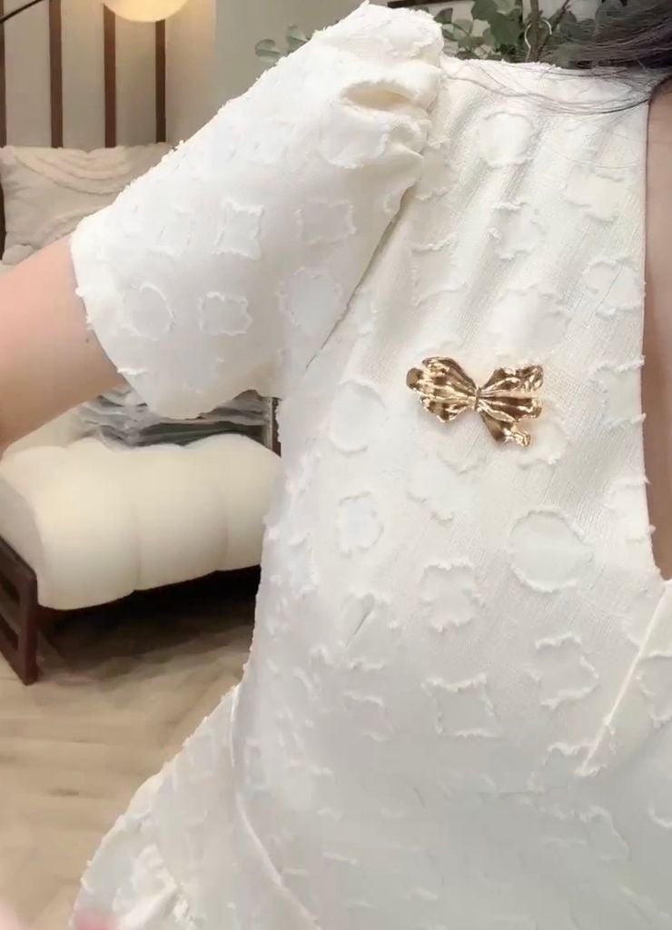 KS0521 ĐẦM HỌA TIẾT NỔI KÈM TAG NƠ ( KEM )