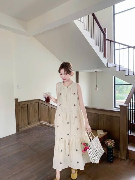 VGU0166-Đầm suông phối nút thêu hoa Kem