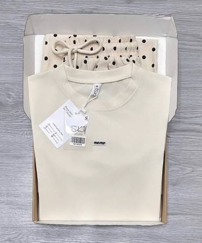 SKY8244-Set áo thun đính minmin, quần chấm bi Kem (áo Kem)