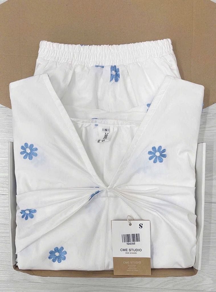 TQ4235-Set áo kiểu tay lỡ, quần short thêu hoa Trắng
