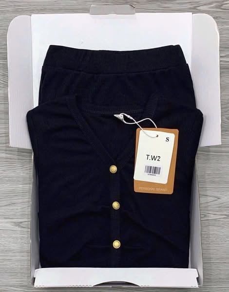 KS0683-Set thun áo body cổ V đính nút, Cv dài Đen