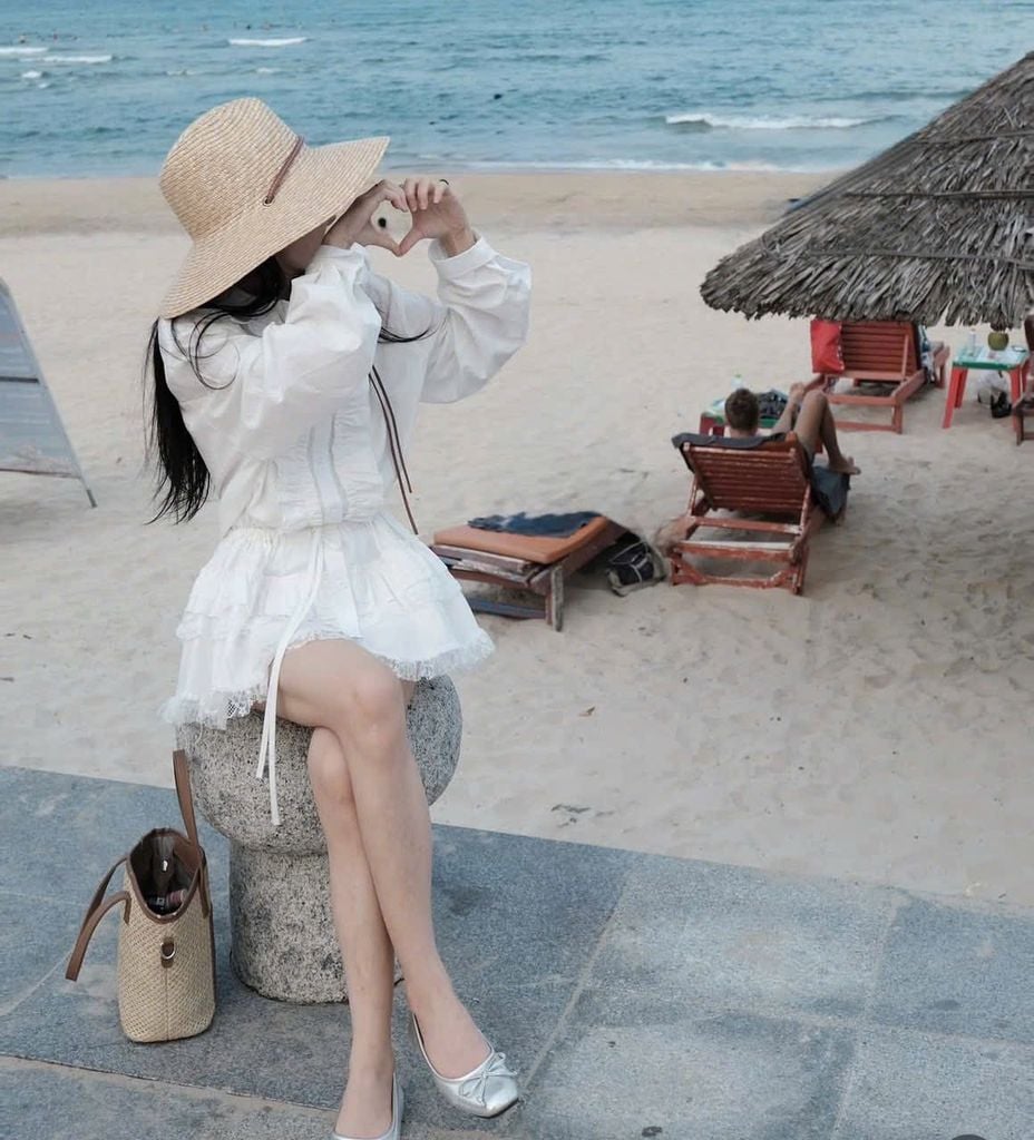 VGU0240-Đầm cổ sơ mi nhúng bèo,tùng xòe phối ren Trắng