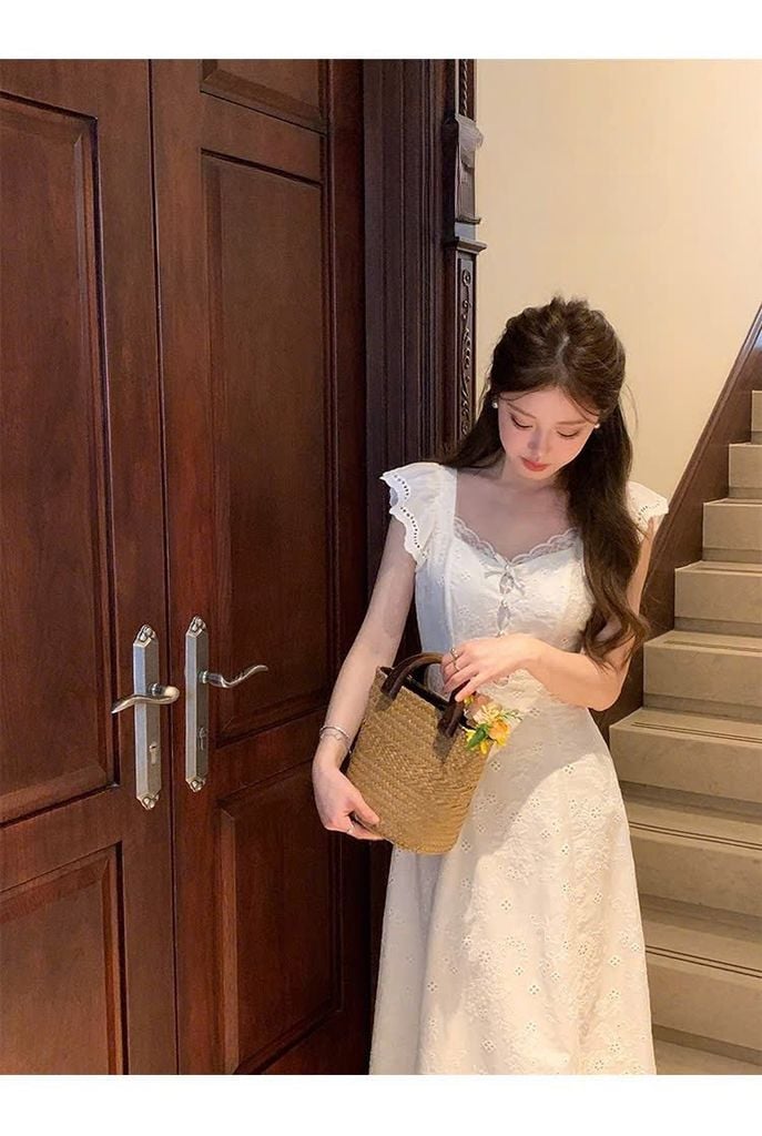 VGU0239 ĐẦM TRẮNG THÊU VIỀN REN