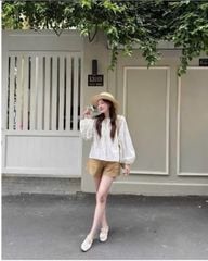 KS0709-Set áo kate thêu hoa trắng, quần short kaki Nâu