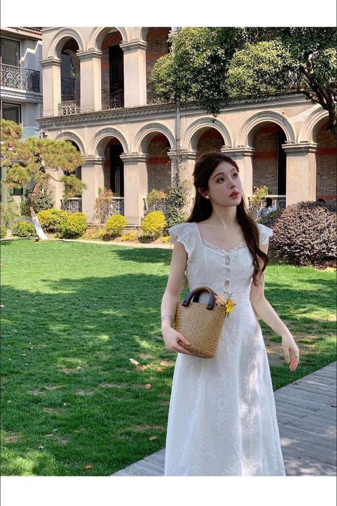 VGU0239 ĐẦM TRẮNG THÊU VIỀN REN