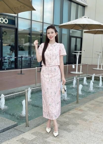 TB5727-Set xô thêu in hoa, áo phối viền ren+CV dài Hồng