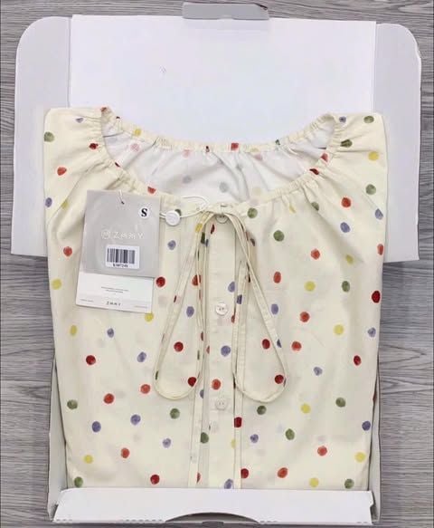 KS0724-Áo cổ tròn tay dài họa tiết Kem