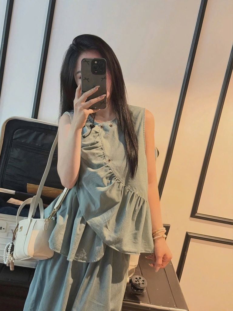 VGU0232-Set áo kiểu sát nách, quần jean CC Xanh Nhạt