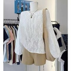 KS0709-Set áo kate thêu hoa trắng, quần short kaki Nâu
