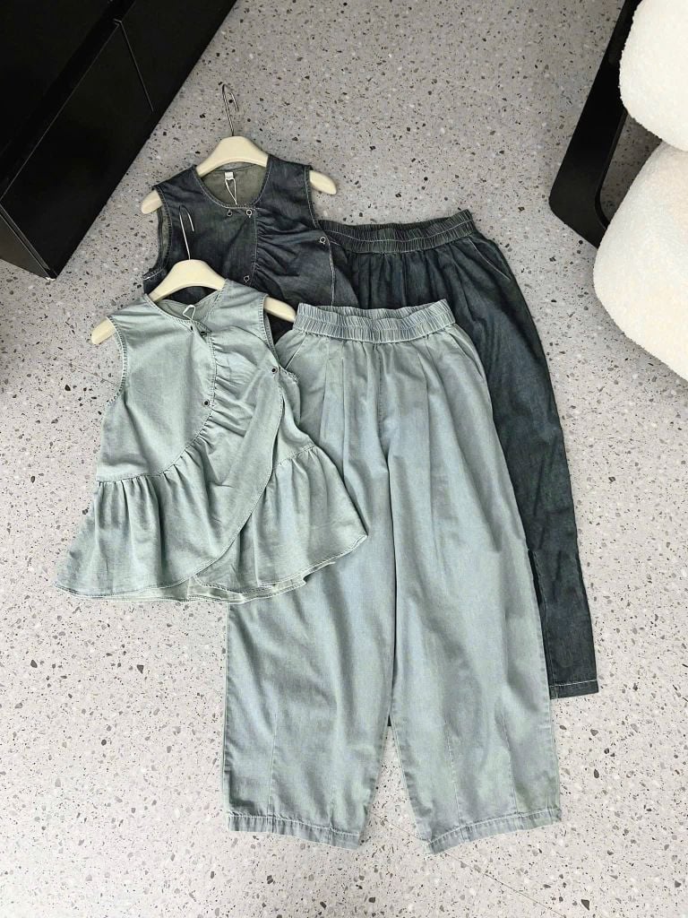VGU0231-Set áo kiểu sát nách, quần jean CC Xanh Đậm