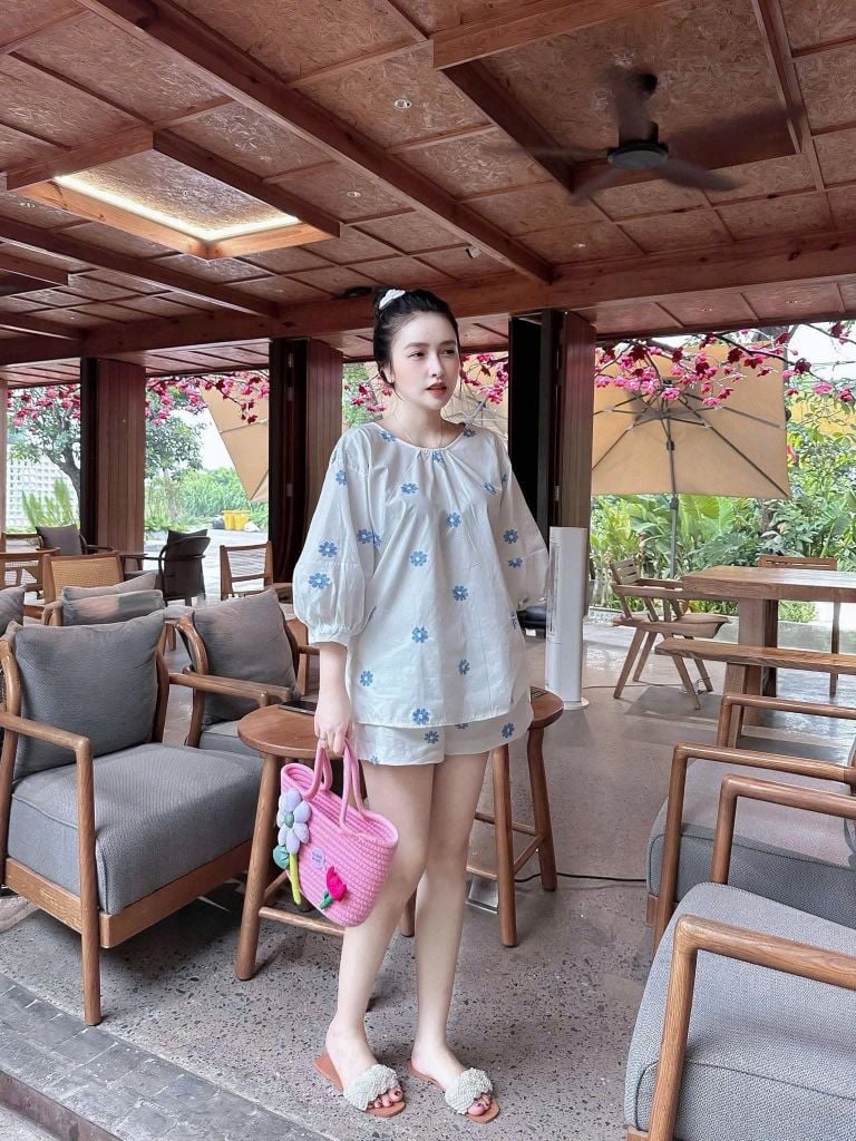 TQ4235-Set áo kiểu tay lỡ, quần short thêu hoa Trắng