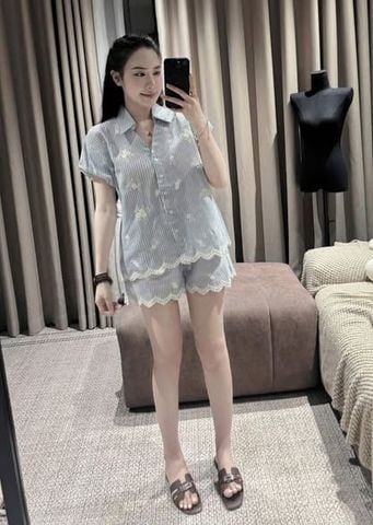 TB5730-Set kate sọc thêu hoa, áo sơ mi cổ V+quần short viền lazer