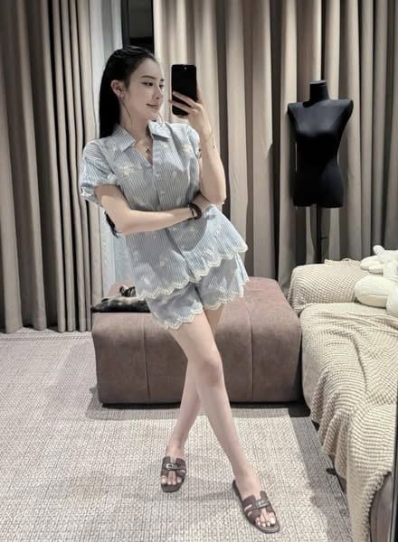 TB5730-Set kate sọc thêu hoa, áo sơ mi cổ V+quần short viền lazer
