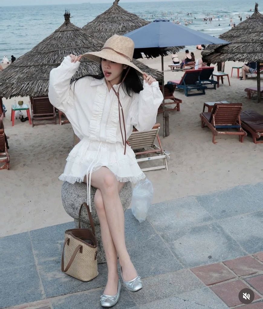 VGU0240-Đầm cổ sơ mi nhúng bèo,tùng xòe phối ren Trắng