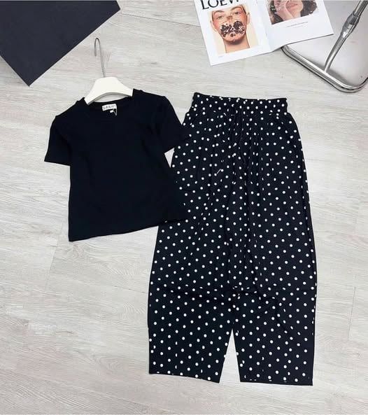 KS0714-Set áo thun đen, quần linen gân chấm bi Đen