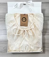 VRA0620-Đầm tơ thêu chỉ nổi Kem